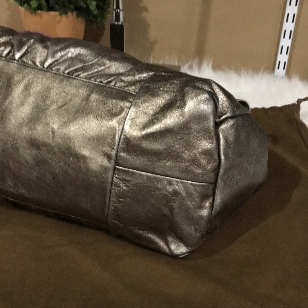 Gucci Med Hysteria Leather Tote - Picture 13 of 16